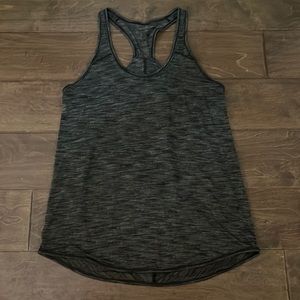 heather grey razor back Lululemon tank top.